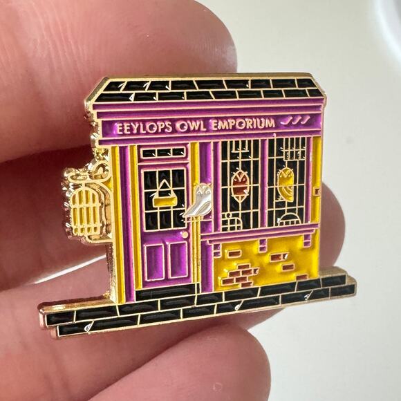 Eeylops Owl Emporium Harry Potter Enamel Pins 208-5 - Picture 1 of 2